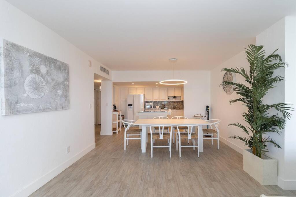 Stunning & Spacious Resort-Style Condo Across From Beach! Miami Beach Zewnętrze zdjęcie