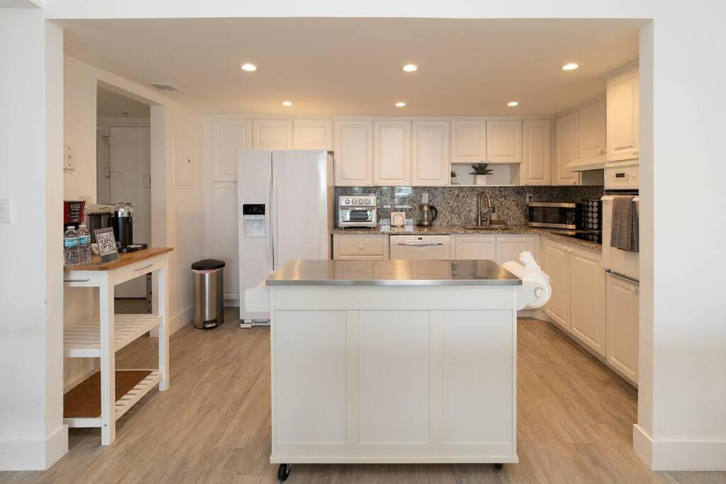 Stunning & Spacious Resort-Style Condo Across From Beach! Miami Beach Zewnętrze zdjęcie